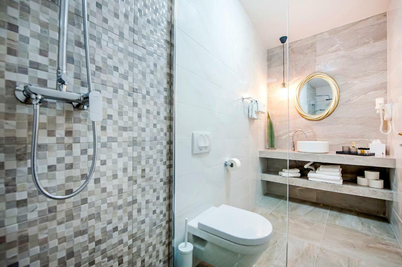 Deluxe Studio G 12 โรวีน ภายนอก รูปภาพ